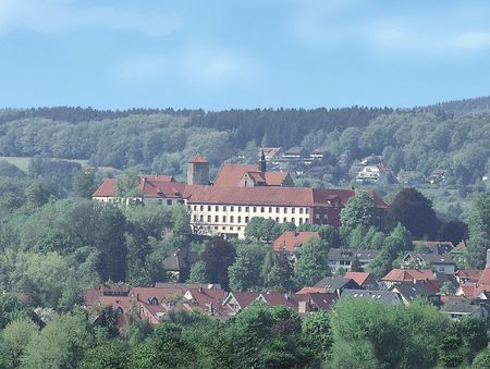 Das imposante Iburger Schloß aus der Ferne