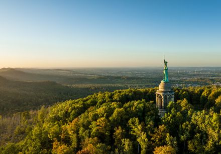 Hermannsdenkmal bei Sonnenuntergang