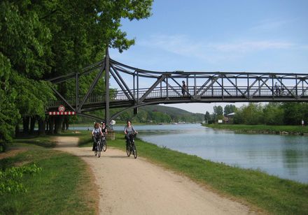 Radfahrer an der Brücke am "Nassen Dreieck" in Hörstel