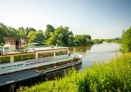 Schiff am Anleger in Höxter