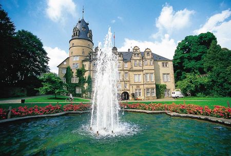 Springbrunnen vor dem Fürstlichen Residenzschloss Detmold