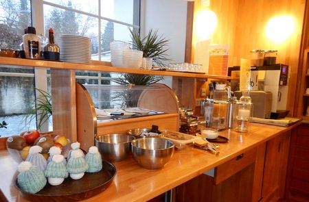 Frühstück mit frisch gebrühter Kaffeeauswahl