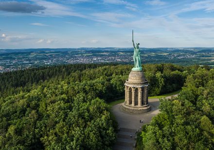 das-hermannsdenkmal-wahrzeichen-im-teutoburger-wald