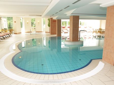 Schwimmbad im Wellnessbereich vom Ringhotel Teutoburger Wald