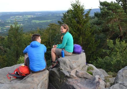 Ausblick vom Felsen: Lippischer Velmerstot auf den Hermannshöhen