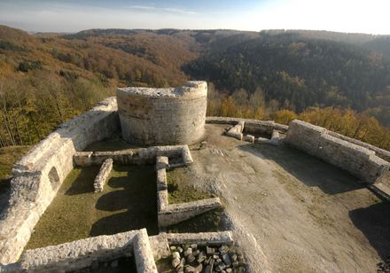 Die Falkenburg, Archäologische Ausgrabungsstätte nahe der Hermannshöhen.