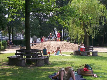 Erholung für müder Wanderer im Barfusspark in Lienen