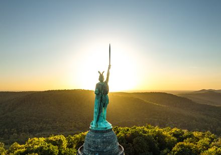 Hermannsdenkmal bei Sonnenuntergang