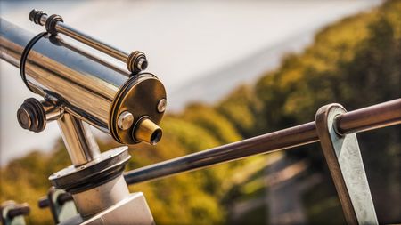 Fernglas an der Aussichtsplattform am Hermannsdenkmal