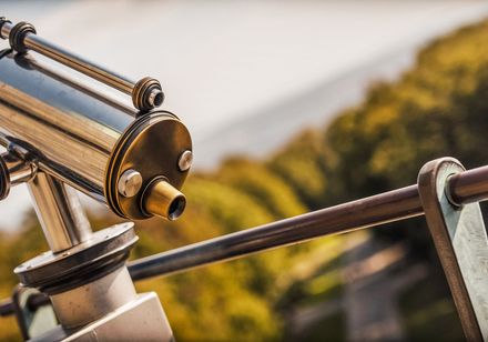 Fernglas an der Aussichtsplattform am Hermannsdenkmal