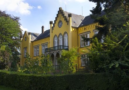 Gelbes Gebäude - Schloss Iggenhausen