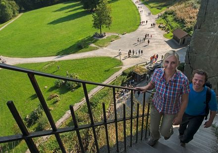 Wanderer besteigen die Externsteine in Horn-Bad Meinberg, Teutoburger Wald Tourismus, R. Lang