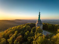 Berühmte Landmarke: Hermannsdenkmal in Detmold im Teutoburger Wald